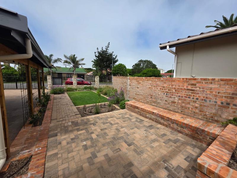 3 Bedroom Property for Sale in Hartenbos Central Western Cape